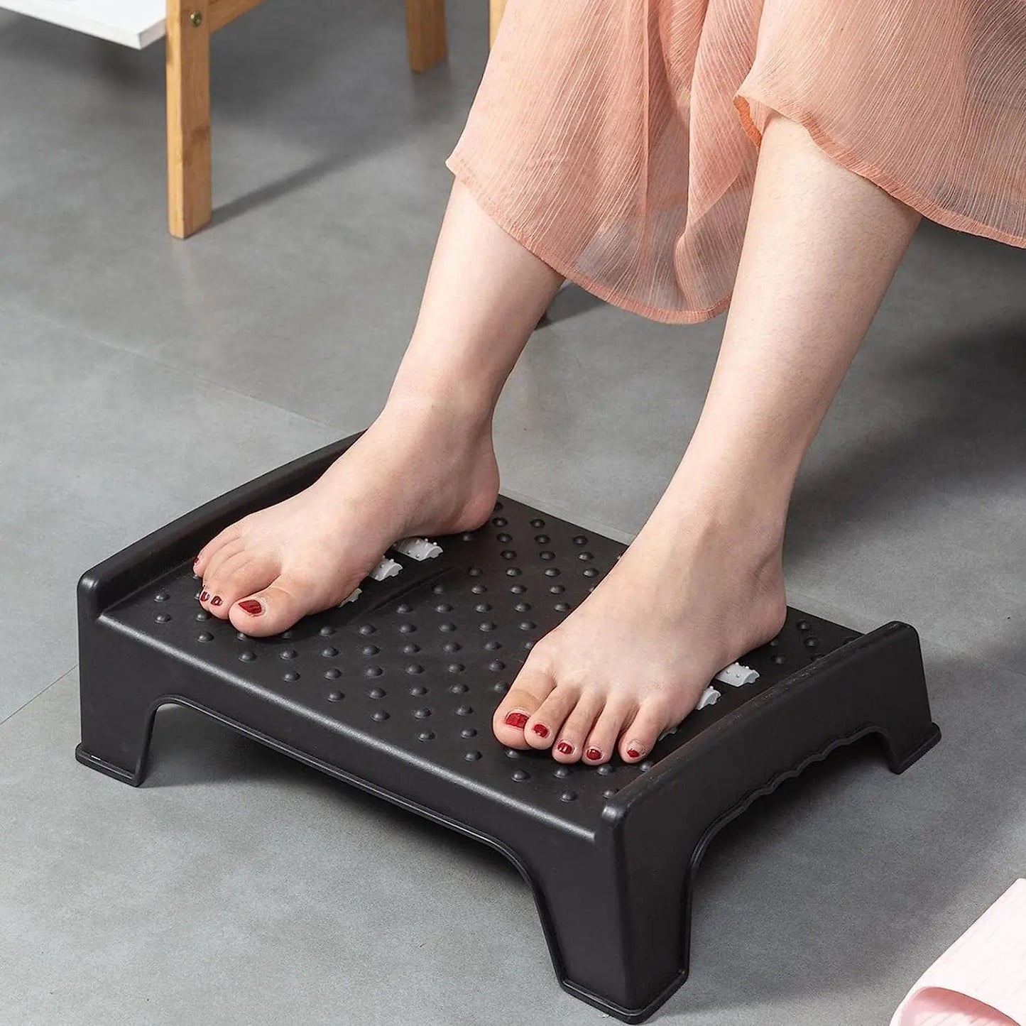 Foot Rest for Under Desk with Massage Particle and Roller.Relax and reduce fatigue with under desk foot rest with massage particles and rollers. Improves blood circulation, promotes posture, and offers foot comfort during work or home use.