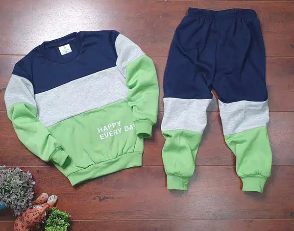 Full Sleeves Tracksuit for Boys (Multicolor, 7-8 Years).Stylish multicolor full sleeves tracksuit for boys aged 7–8 years. Soft, breathable fabric ideal for casual wear, sports, and daily play.