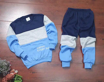 Full Sleeves Tracksuit for Boys (Blue, 4-5 Years).Comfortable blue full sleeves tracksuit for boys aged 4–5 years. Soft, breathable fabric ideal for daily wear, playtime, and sports activities.