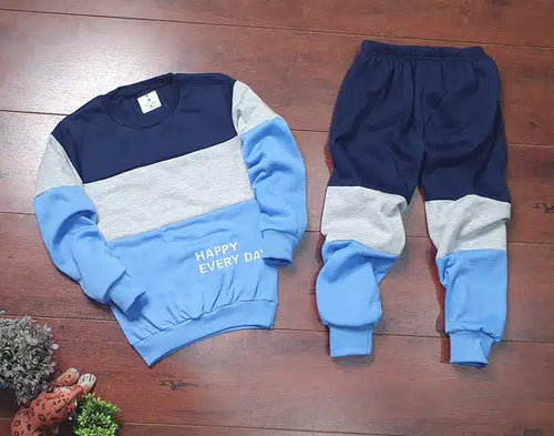 Full Sleeves Tracksuit for Boys (Blue, 4-5 Years).Comfortable blue full sleeves tracksuit for boys aged 4–5 years. Soft, breathable fabric ideal for daily wear, playtime, and sports activities.