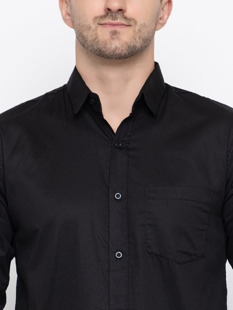 Men Regular Fit Solid Spread Collar Casual Shirt