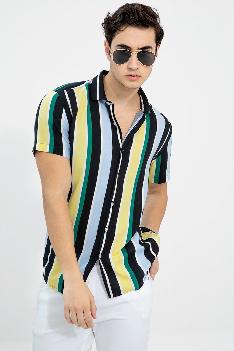 Men Slim Fit Striped Cut Away Collar Casual Shirt