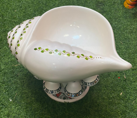 Premium Pearl White Handcrafted Sangu Urli Bowl with Traditional Artistic Border Design for Home and Festive Decoration.