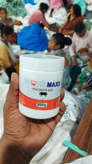 1. Snake Maxx Non-Toxic Biodegradable Pet-Friendly Snake Repellent Powder 200g (Pack of 1)