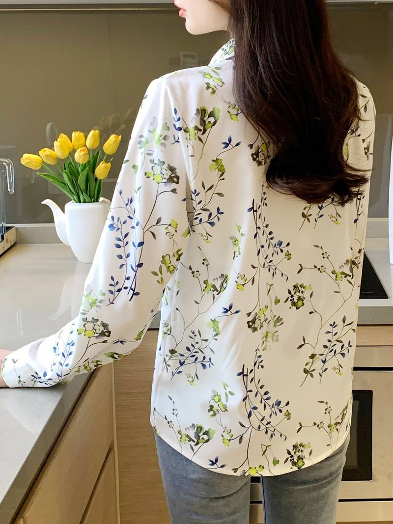 Women Regular Fit Printed Button Down Collar Casual Shirt