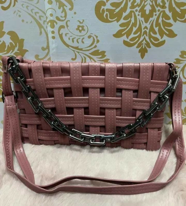 Fashionable Woven Design Sling Bag for Women with Stylish Chain Strap